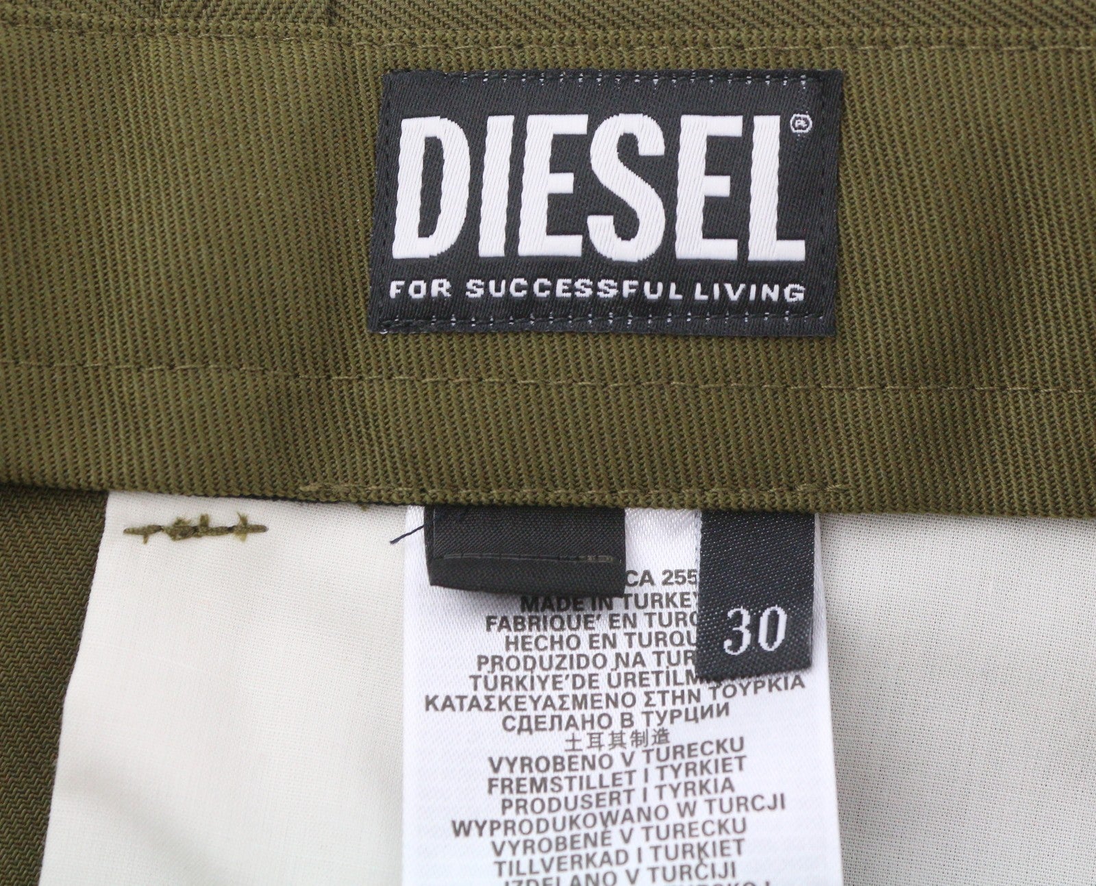 DIESEL P-Rhee-Nw vyriškos kelnės W30 žalios vilnos mišinio su klostėmis ir užtrauktuku, rekomenduojama mažmeninė kaina – 283 € 