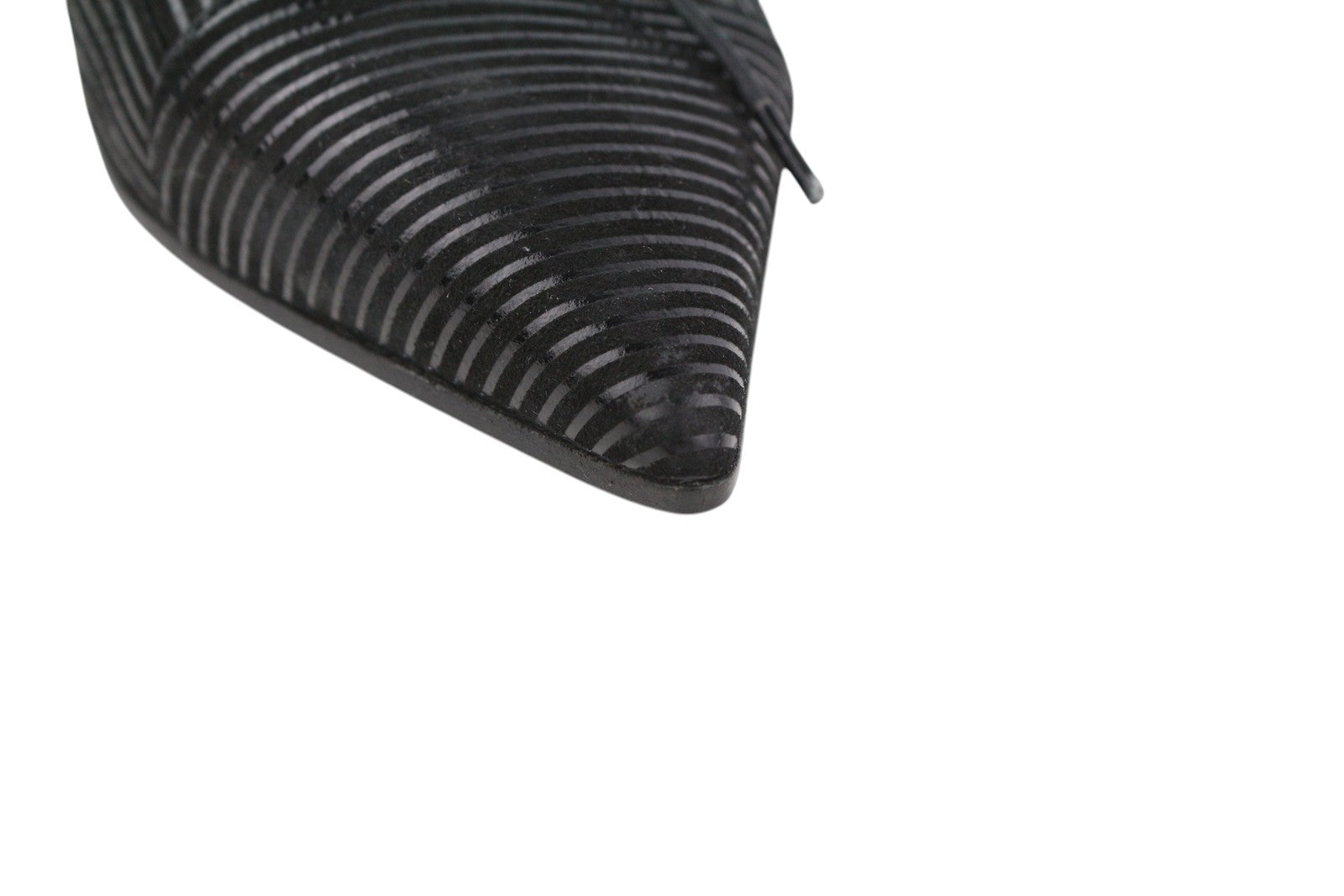 EMPORIO ARMANI moteriški bateliai, 37 dydis, juodi, blizgantys, dryžuoti, smailūs pirštai, suvarstomi. 