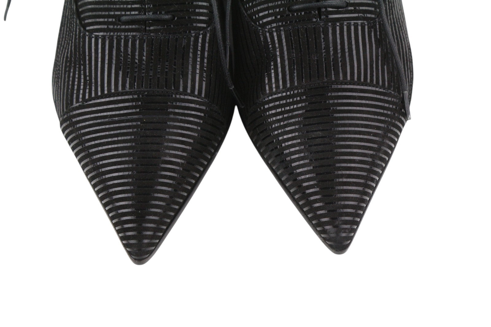 EMPORIO ARMANI moteriški bateliai, 37 dydis, juodi, blizgantys, dryžuoti, smailūs pirštai, suvarstomi. 