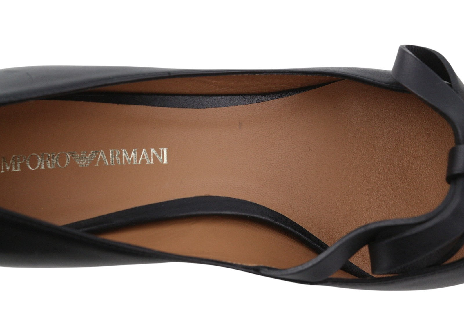 EMPORIO ARMANI moteriški aukštakulniai, 37 EU, juodos odos, smaili nosis, aukso spalvos sagtys. 