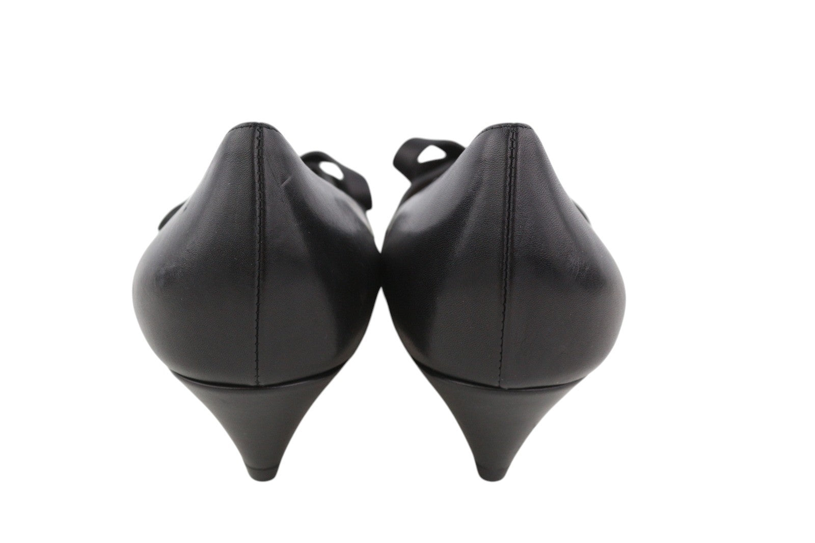 EMPORIO ARMANI moteriški aukštakulniai, 37 EU, juodos odos, smaili nosis, aukso spalvos sagtys. 