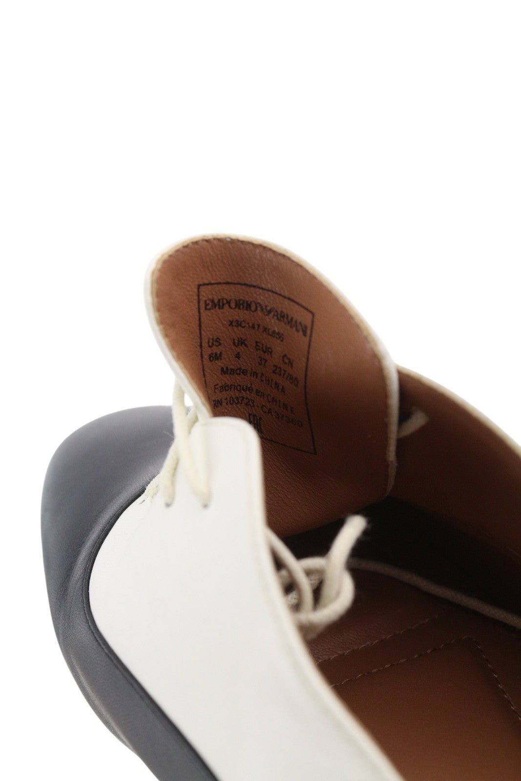 EMPORIO ARMANI moteriški bateliai, 37 dydžio, odiniai, žema pakulnė, suvarstoma, migdolų nosimi, laisvalaikio stiliaus. 