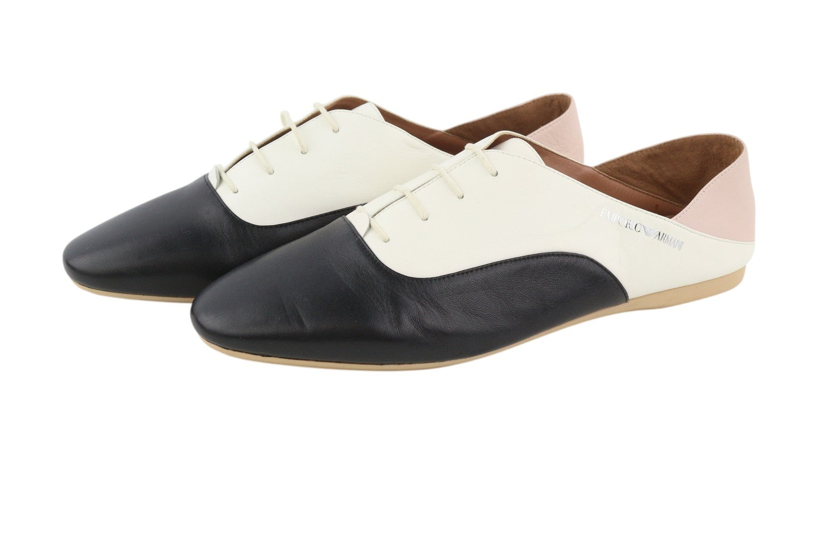 EMPORIO ARMANI moteriški bateliai, 37 dydžio, odiniai, žema pakulnė, suvarstoma, migdolų nosimi, laisvalaikio stiliaus. 