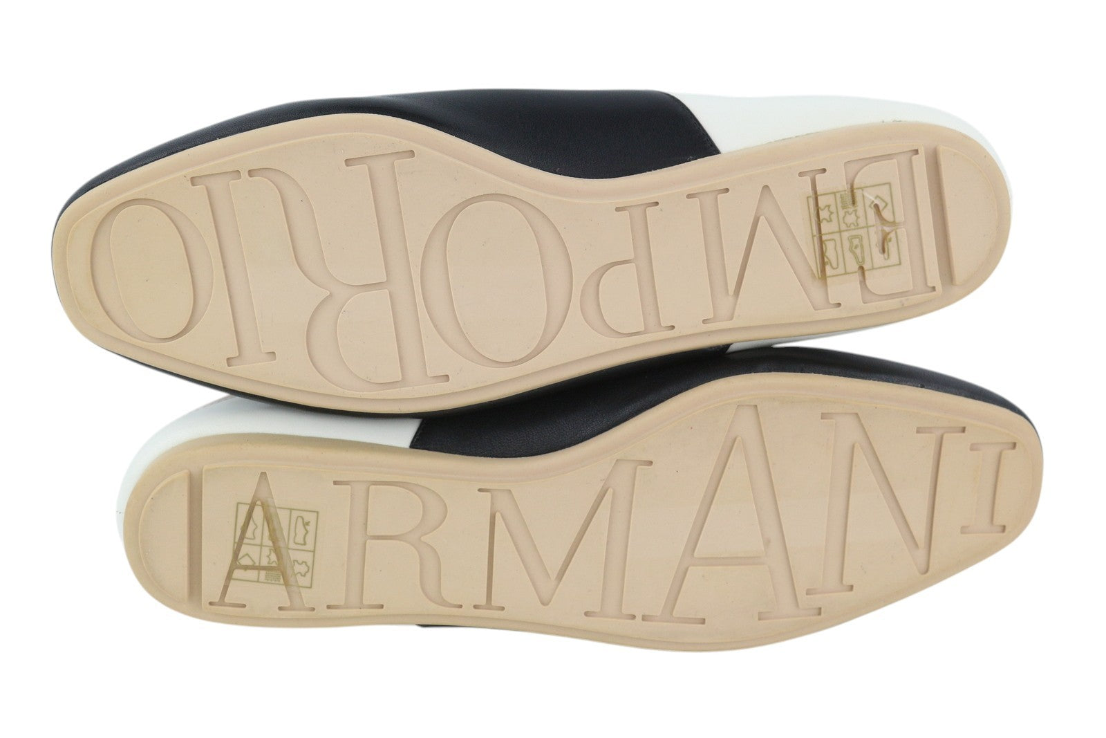 EMPORIO ARMANI moteriški bateliai, 37 dydžio, odiniai, žema pakulnė, suvarstoma, migdolų nosimi, laisvalaikio stiliaus. 