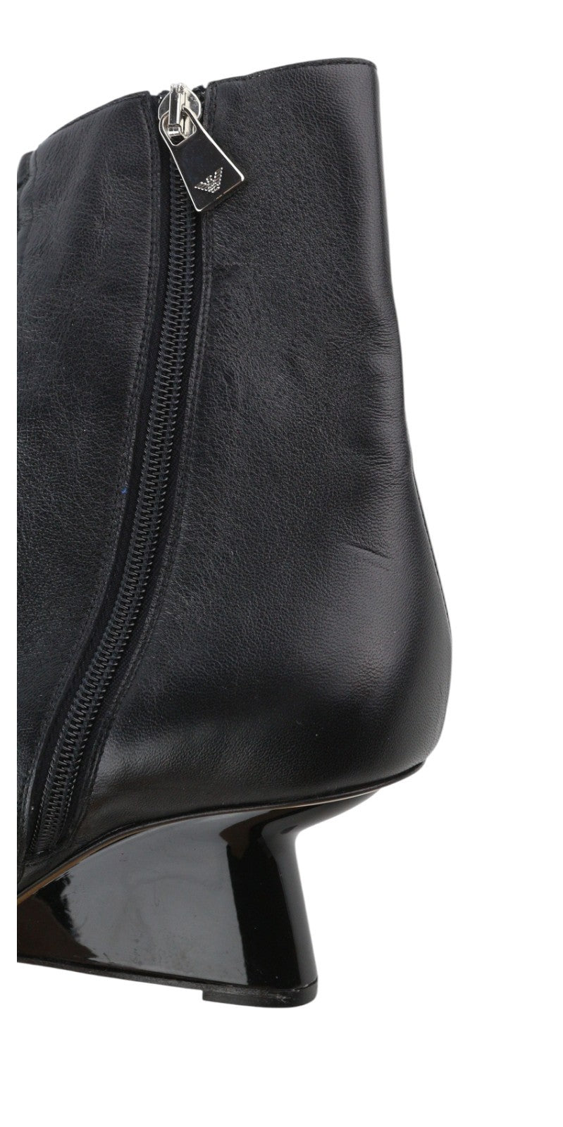 EMPORIO ARMANI moteriški aukštakulniai, 37 €, juodos odos, smaili nosis, su raišteliais ir užtrauktuku. 