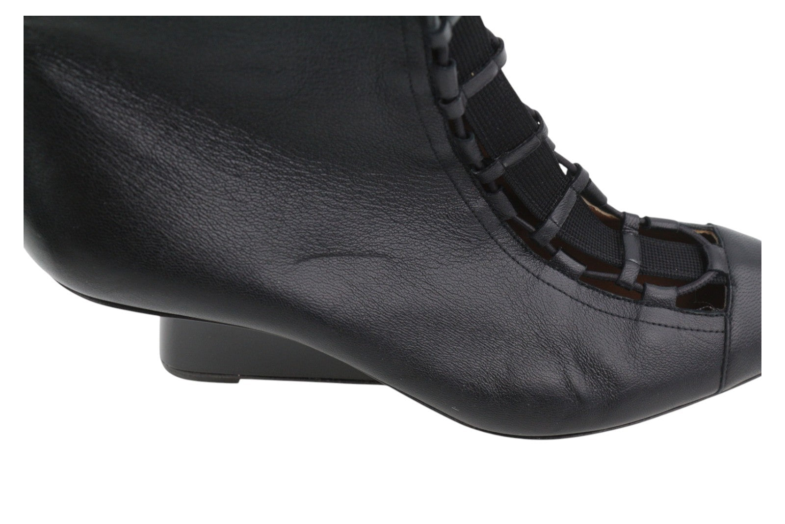 EMPORIO ARMANI moteriški aukštakulniai, 37 €, juodos odos, smaili nosis, su raišteliais ir užtrauktuku. 