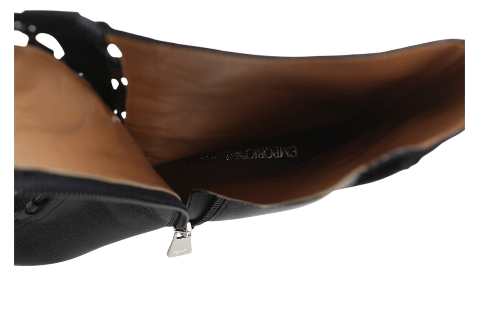 EMPORIO ARMANI moteriški aukštakulniai, 37 €, juodos odos, smaili nosis, su raišteliais ir užtrauktuku. 