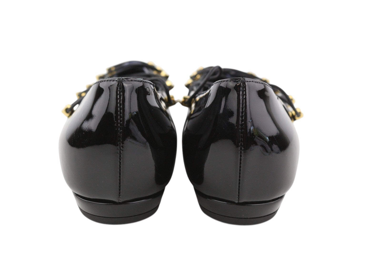 EMPORIO ARMANI moteriški bateliai su gobtuvu, 37 dydis, juodi, lakuotos odos, smailios nosies, su dirželiu. 