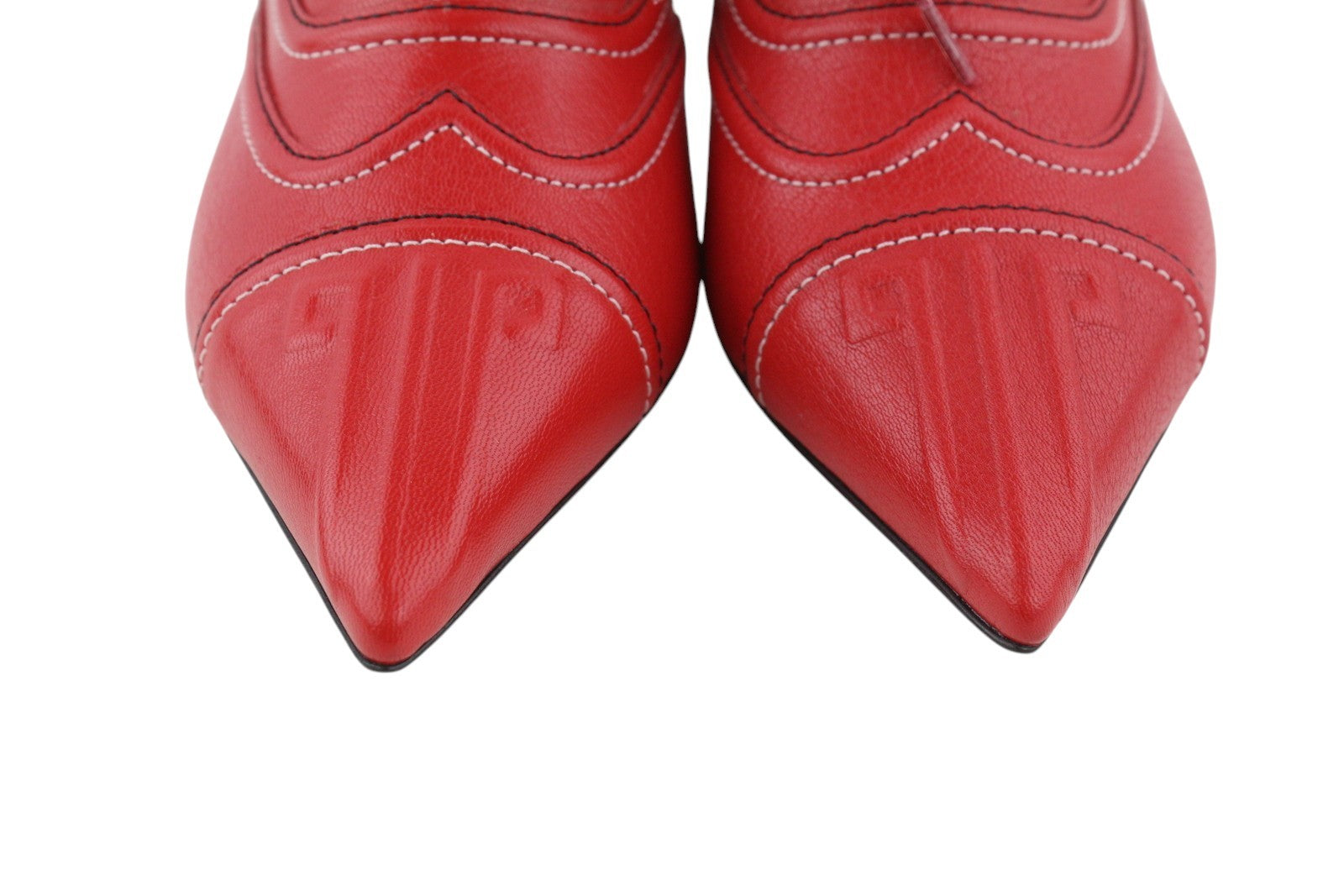 EMPORIO ARMANI moteriški aukštakulniai, 37 €, raudoni, odiniai, smailiomis nosimis, su raišteliais. 