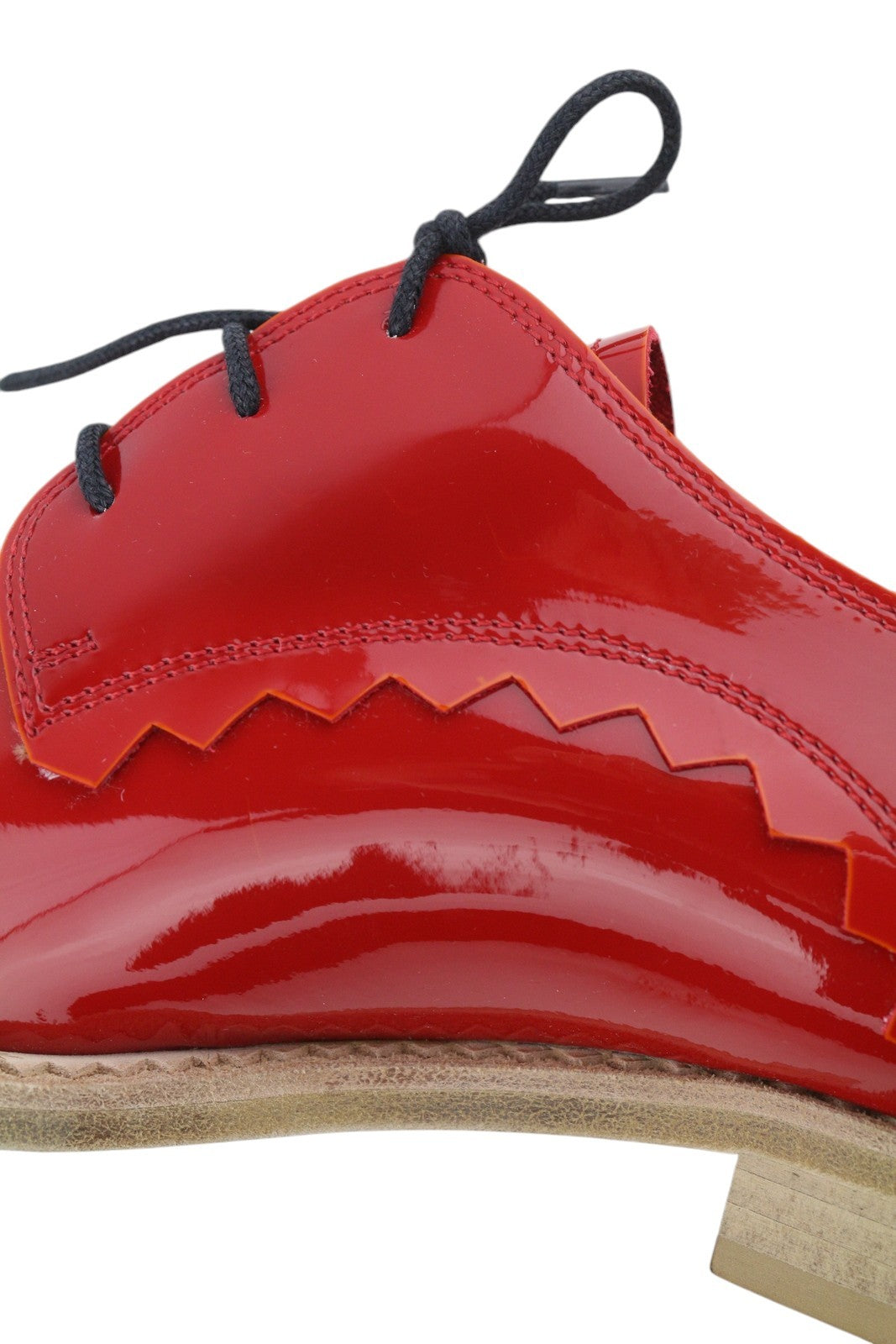 EMPORIO ARMANI moteriški bateliai, 37 €, raudoni, lakuotos odos, apvalios nosies, suvarstomi Oksfordo stiliaus. 