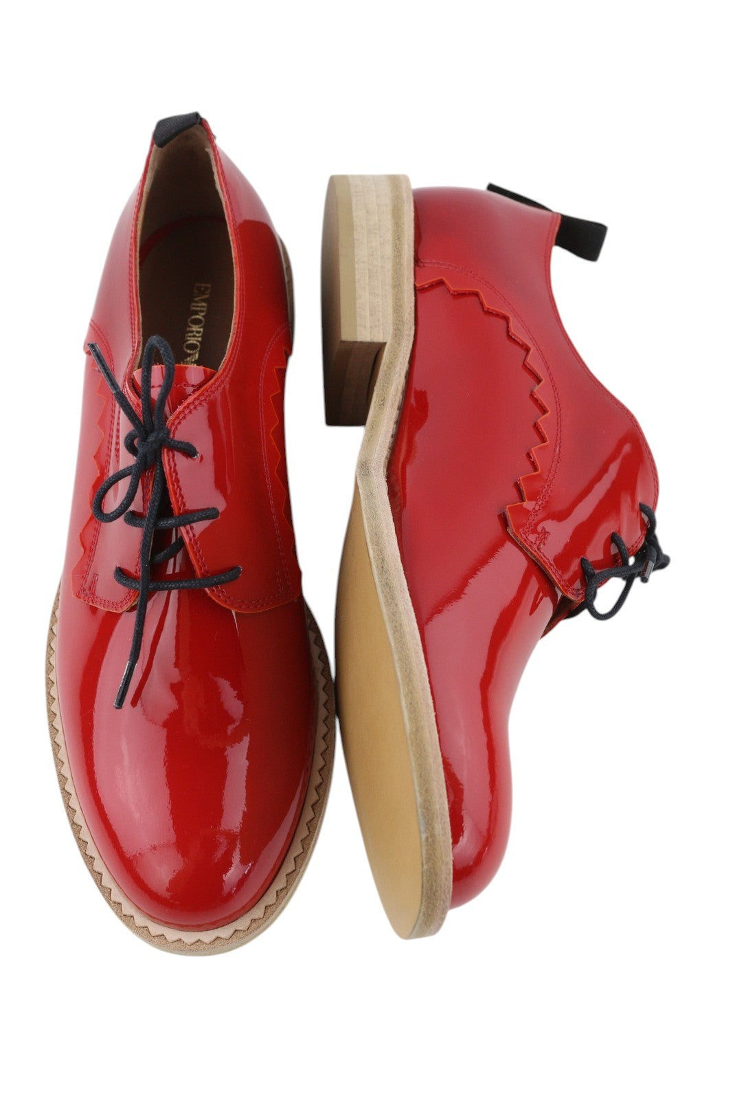 EMPORIO ARMANI moteriški bateliai, 37 €, raudoni, lakuotos odos, apvalios nosies, suvarstomi Oksfordo stiliaus. 