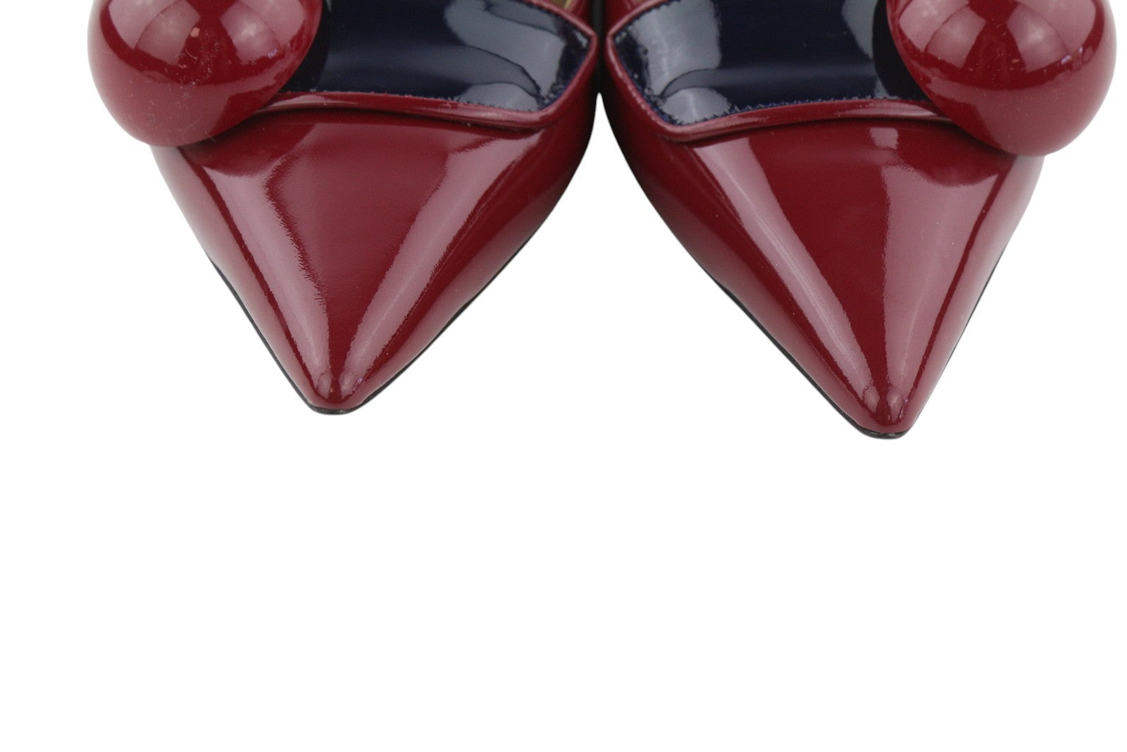 EMPORIO ARMANI moteriški bateliai su gobtuvu, 37 dydis, bordo spalvos, lakuota oda, smaili noselė. 