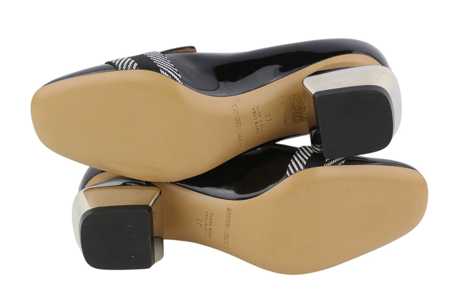 EMPORIO ARMANI moteriški aukštakulniai, 37 dydžio, juodos spalvos lakuota oda, kvadratinėmis nosimis, raštuota detale. 