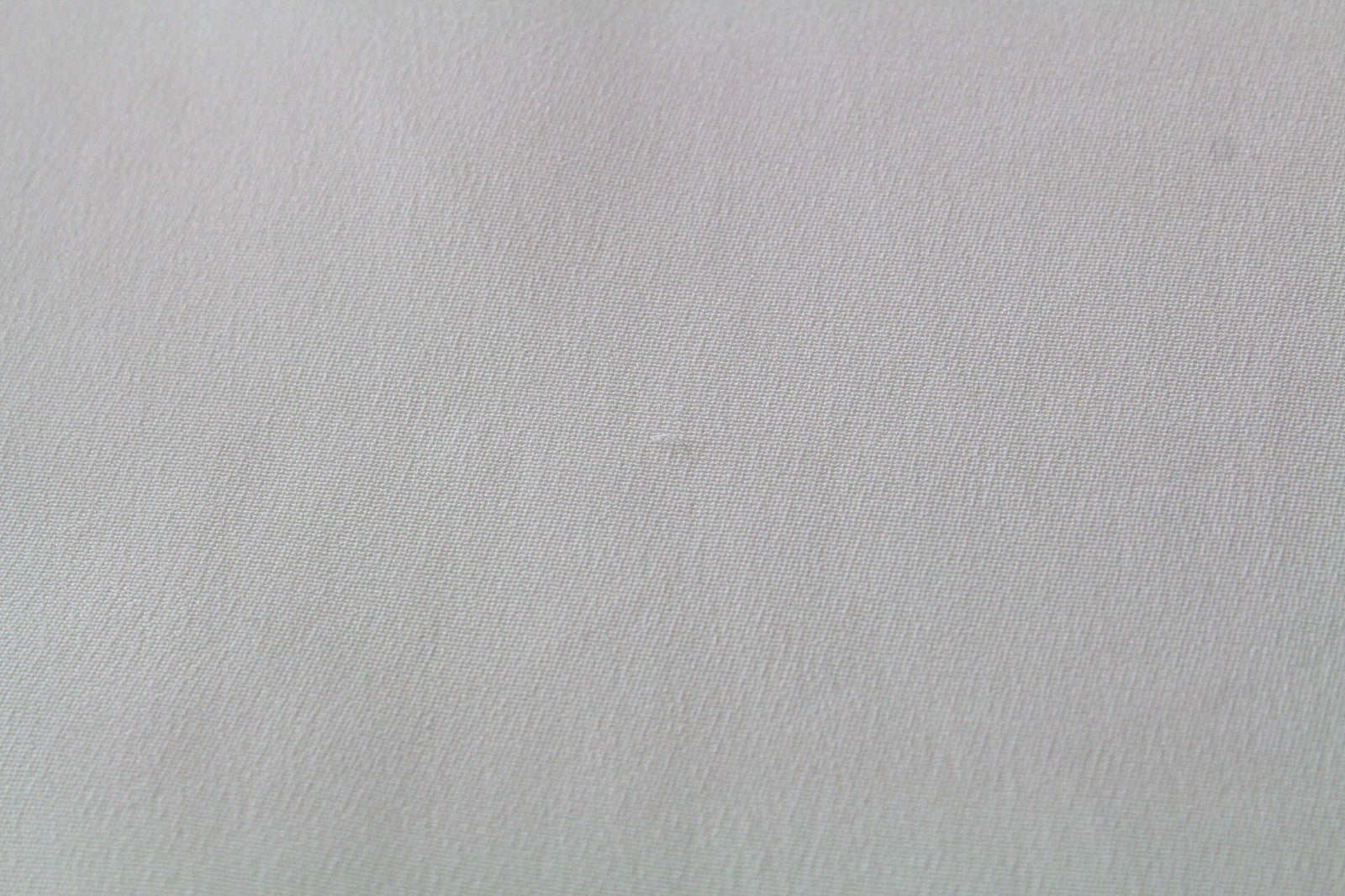 SUISTUDIO moteriška palaidinė ~UK4 balkšva, plona, ​​platėjančiomis rankovėmis, apvaliu kaklu, klasikinė 