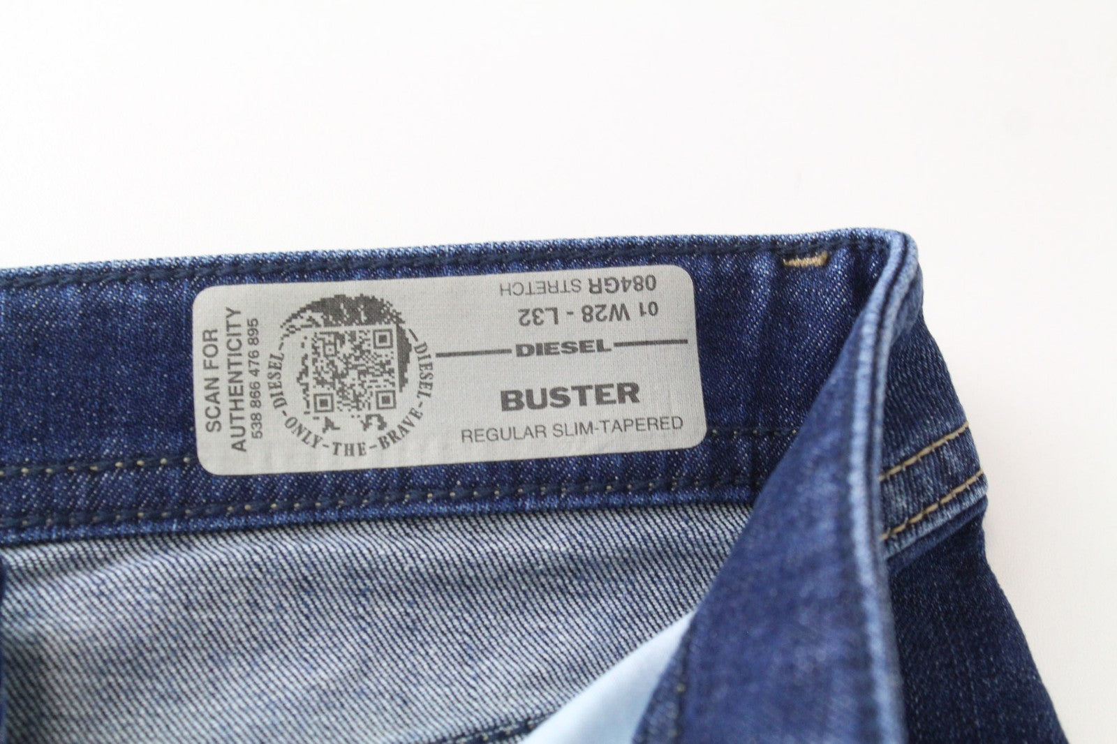 DIESEL Buster 084GR vyriški džinsai W28/L32 Slim Taper mėlyni, tamprūs, įprasto kirpimo 