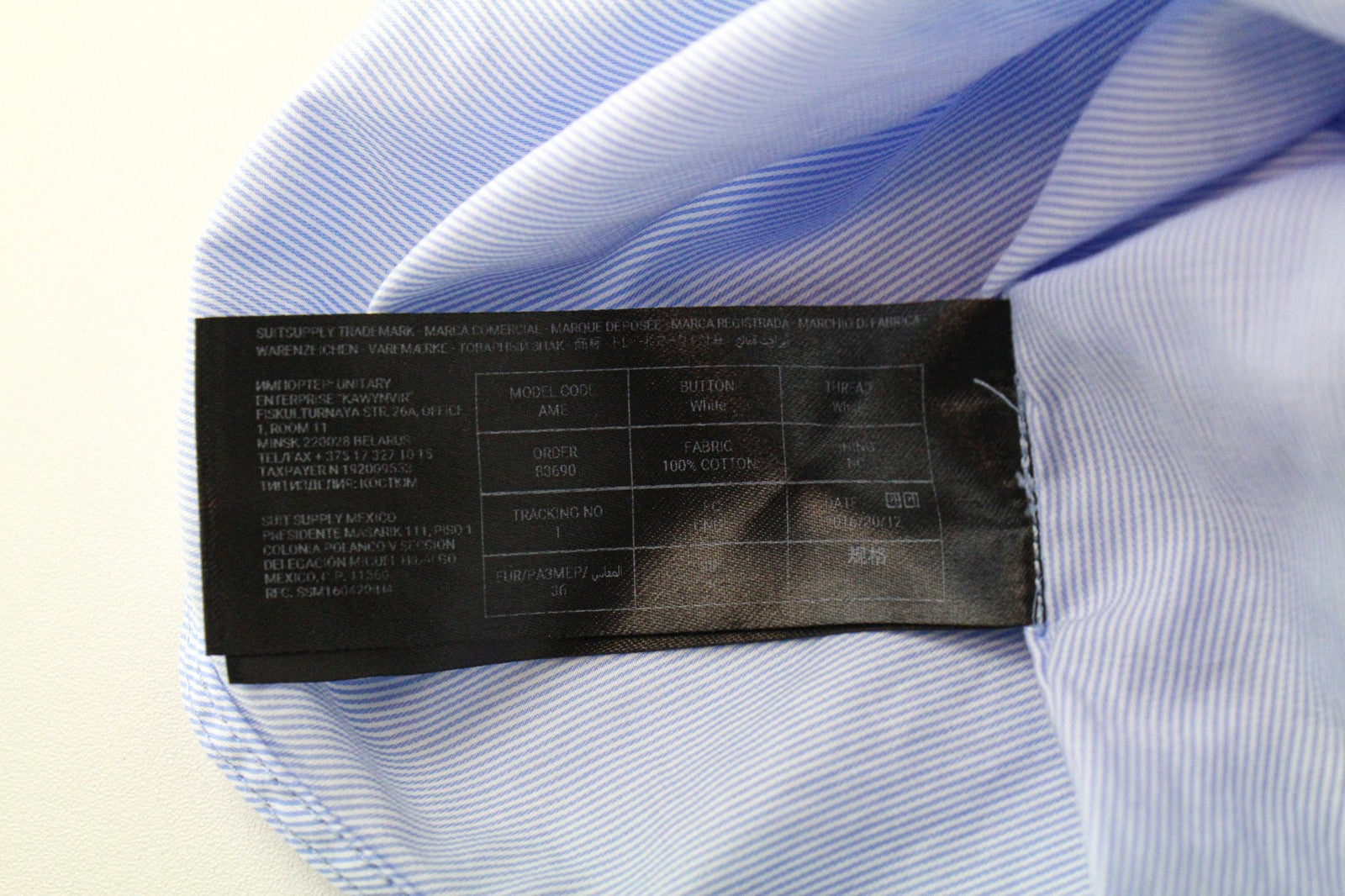 SUISTUDIO Ame moteriški marškinėliai UK10 šviesiai mėlyni, ploni klostuoti tunika su antklode, Henley stiliaus 