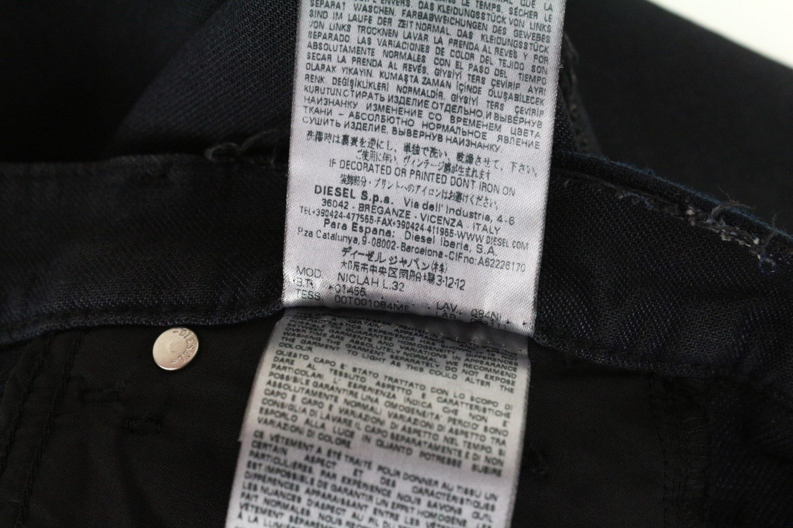 DIESEL Niclah 084NI moteriški džinsai W23/L32 mergaitėms tiesūs tamsiai mėlyni medvilnės mišinio džinsai 