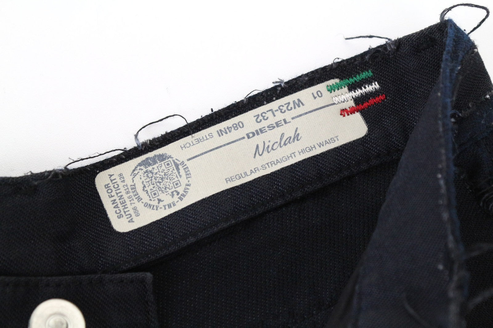 DIESEL Niclah 084NI moteriški džinsai W23/L32 mergaitėms tiesūs tamsiai mėlyni medvilnės mišinio džinsai 