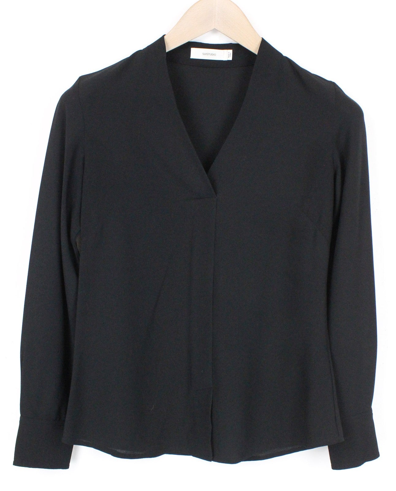 SUISTUDIO Wilder moteriška palaidinė UK6 juoda plona V formos iškirpte minkšta, plona klasikinė 