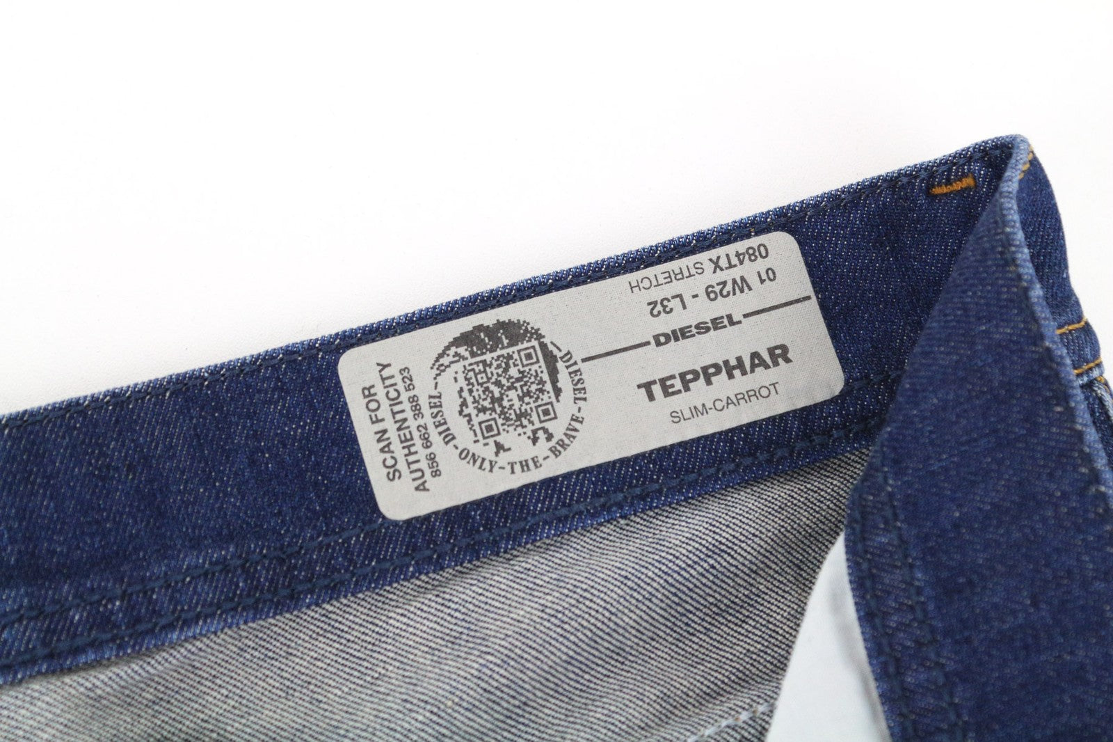 DIESEL Tepphar 084TX vyriški džinsai W29/L32 Slim Carrot Fit plėšytos mėlynos tamprios medžiagos 