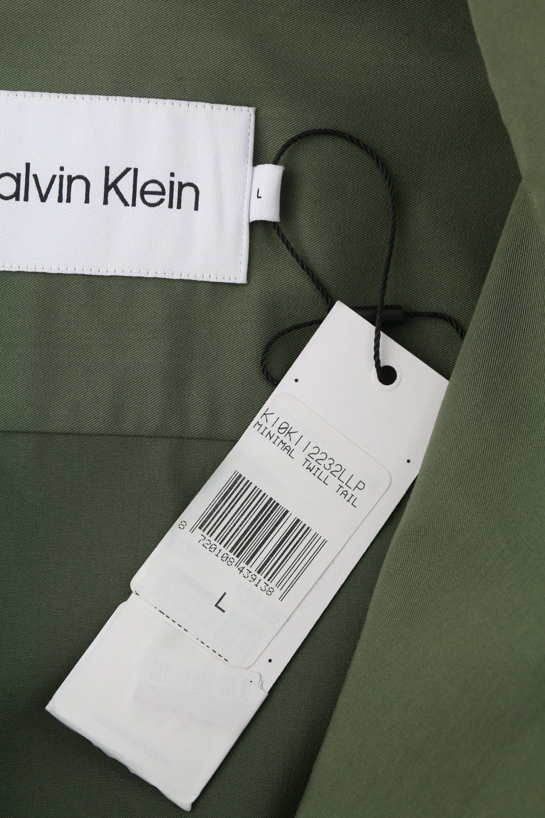 CALVIN KLEIN Minimalist Twill vyriški marškinėliai, L dydžio, žali, plataus kaklo, marškinėliai su užtiestomis kišenėmis.