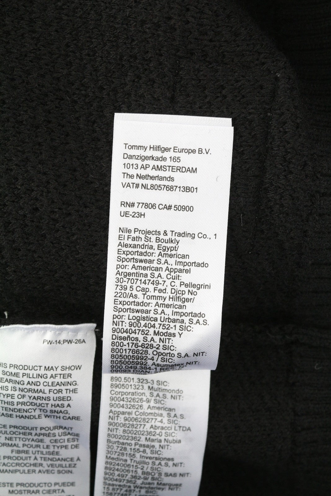 TOMMY HILFIGER Req Structured vyriškas megztinis XL dydžio, juodas, vafliniu raštu megztinis su apvalia kaklo iškirpte 