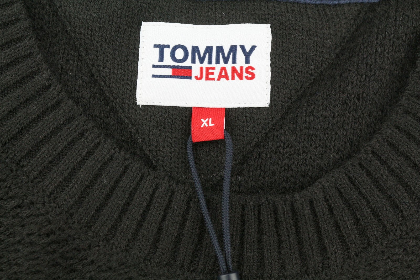 TOMMY HILFIGER Req Structured vyriškas megztinis XL dydžio, juodas, vafliniu raštu megztinis su apvalia kaklo iškirpte 