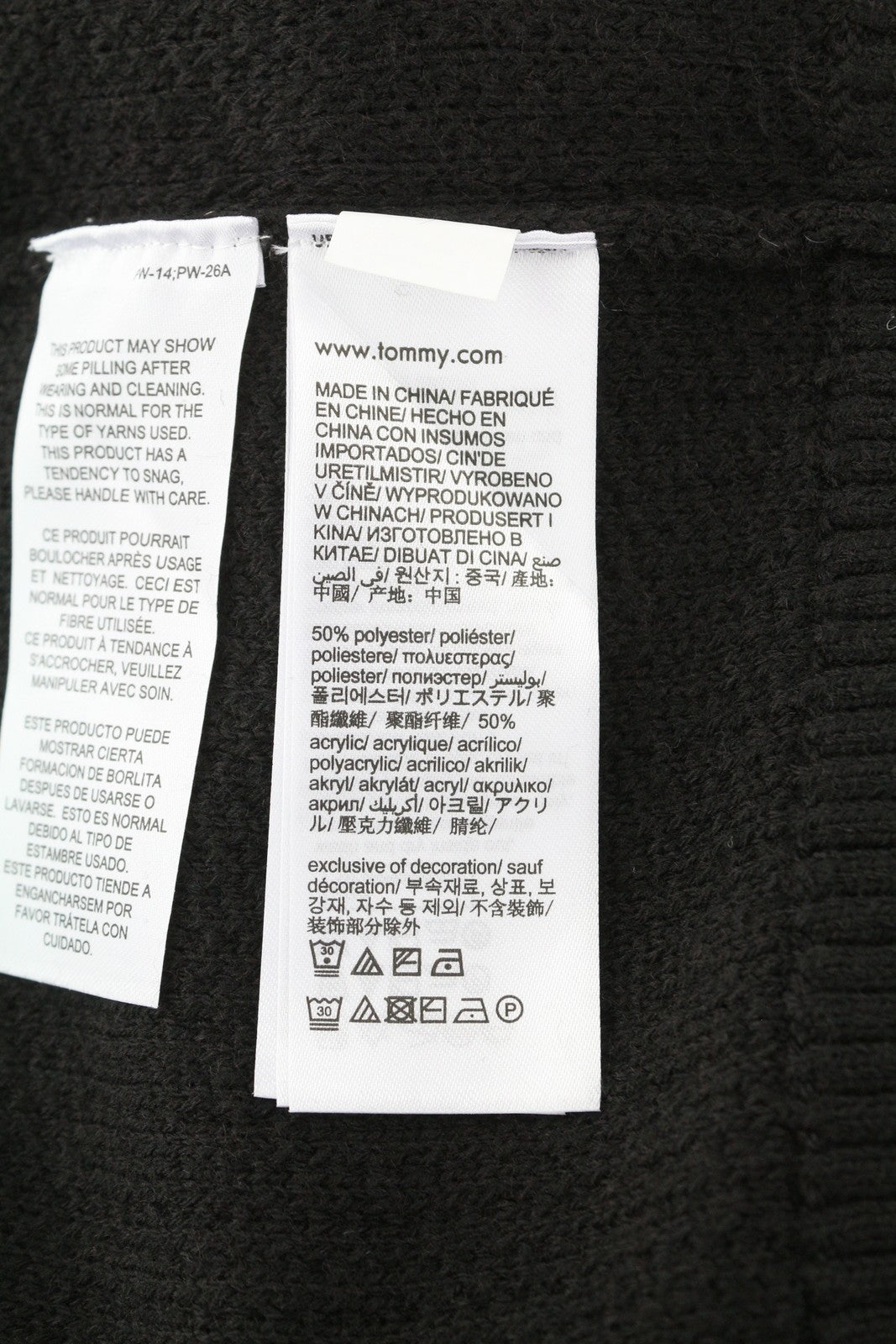 TOMMY HILFIGER Req Structured vyriškas megztinis XL dydžio, juodas, vafliniu raštu megztinis su apvalia kaklo iškirpte 