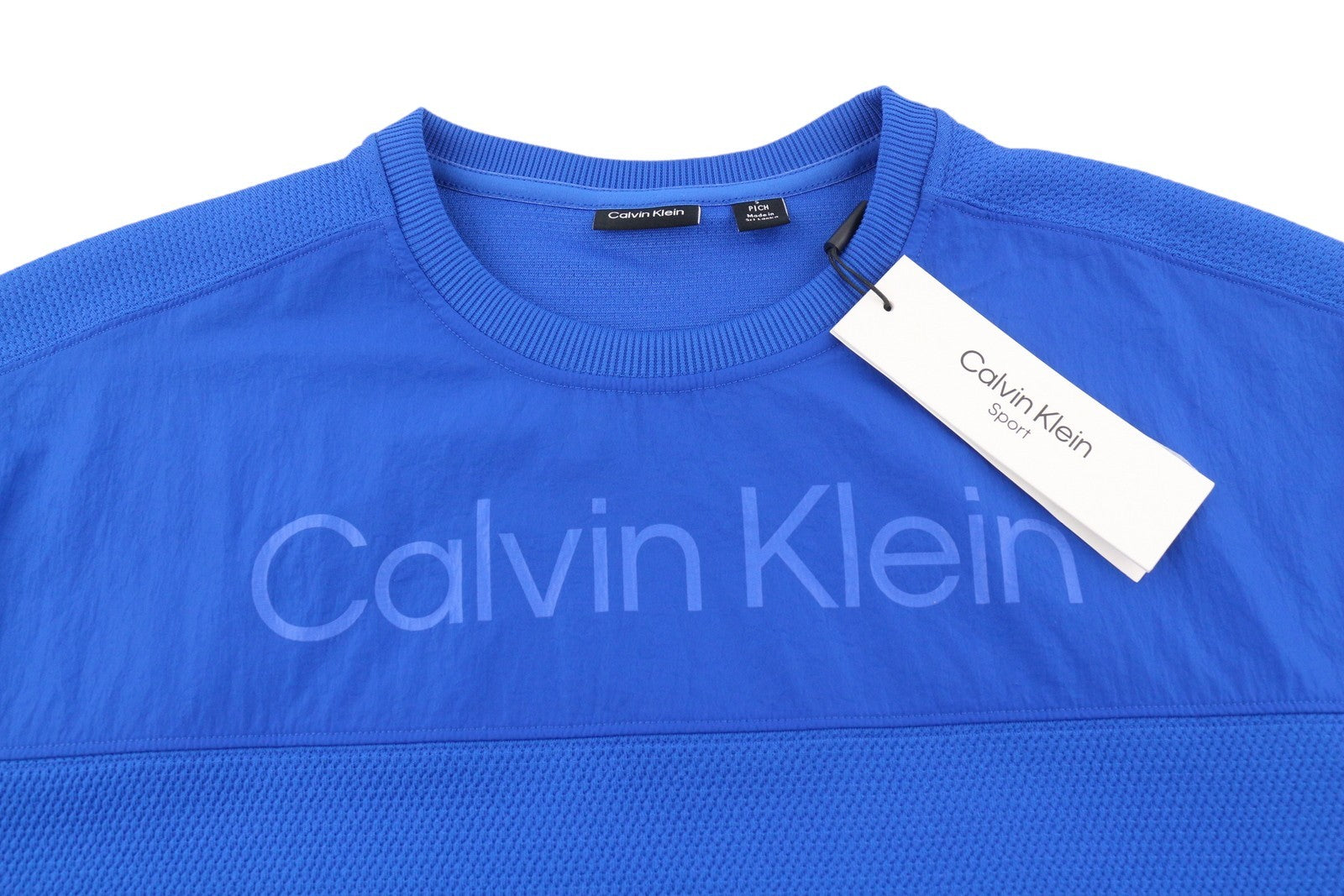 CALVIN KLEIN vyriškas džemperis S mėlyna sportinė apvali kaklo iškirpte priekyje su logotipu, rekomenduojama kaina – 109 € 