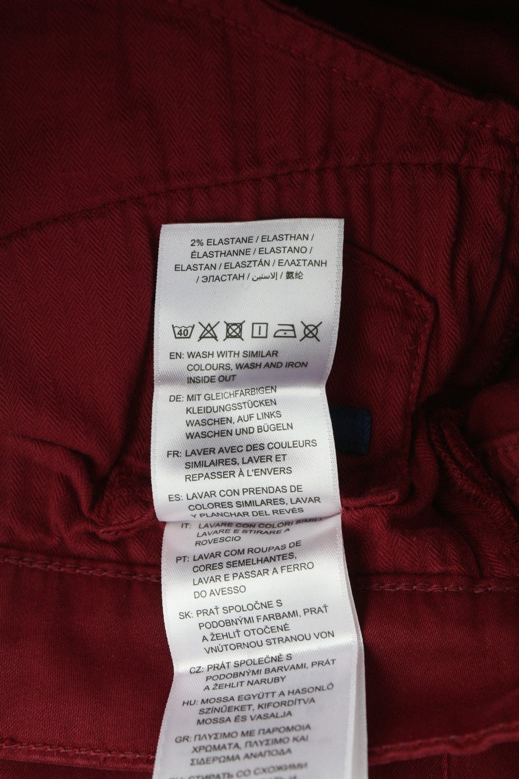 GANT aptemptos atlasinės moteriškos kelnės W26/L32 tamsiai raudonos su užtrauktukais ir kišenėmis, laisvalaikio logotipu 