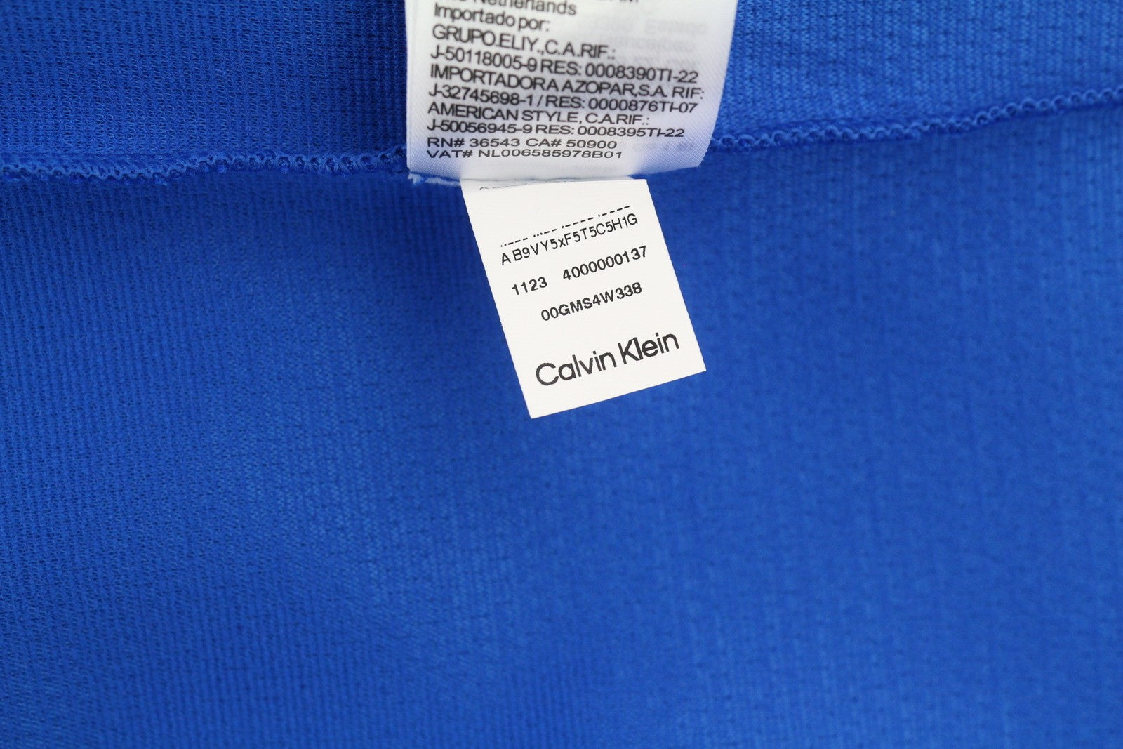 CALVIN KLEIN vyriškas džemperis XS dydžio, mėlynas, sportinis megztinis su apvalia apykakle ir logotipu, rekomenduojama kaina – 109 € 