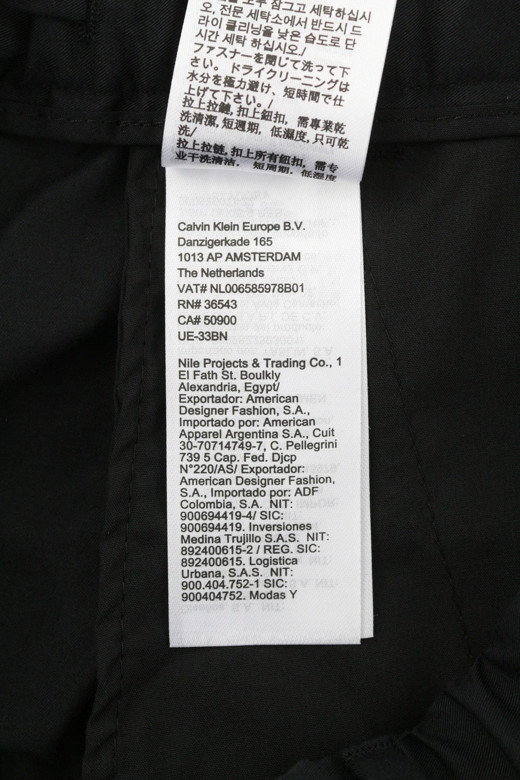 CALVIN KLEIN medvilninės „Seacell“ modernios vyriškos kelnės M, juodos, klostuotos chino kelnės, rekomenduojama kaina – 139 € 