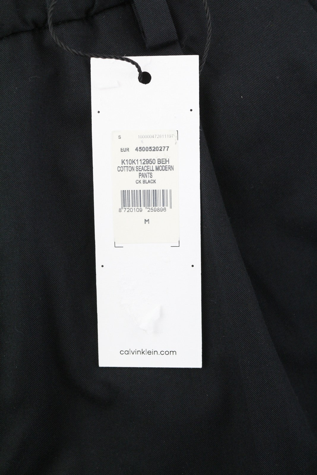 CALVIN KLEIN medvilninės „Seacell“ modernios vyriškos kelnės M, juodos, klostuotos chino kelnės, rekomenduojama kaina – 139 € 