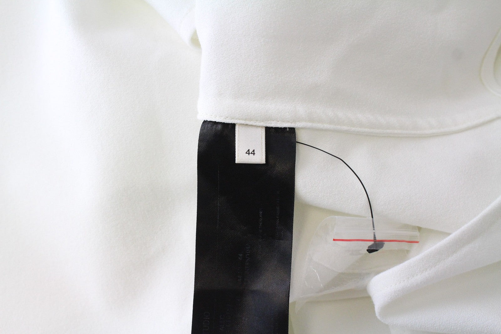 SUISTUDIO moteriški marškinėliai EU44 ilgomis rankovėmis, balti, tamprūs, klasikiniai, su smailia apykakle 