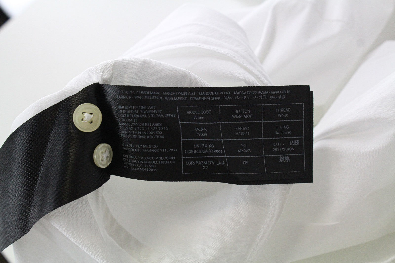 SUISTUDIO Annie moteriški marškinėliai UK6R balti tamprūs medvilniniai klostuoti ilgomis rankovėmis 