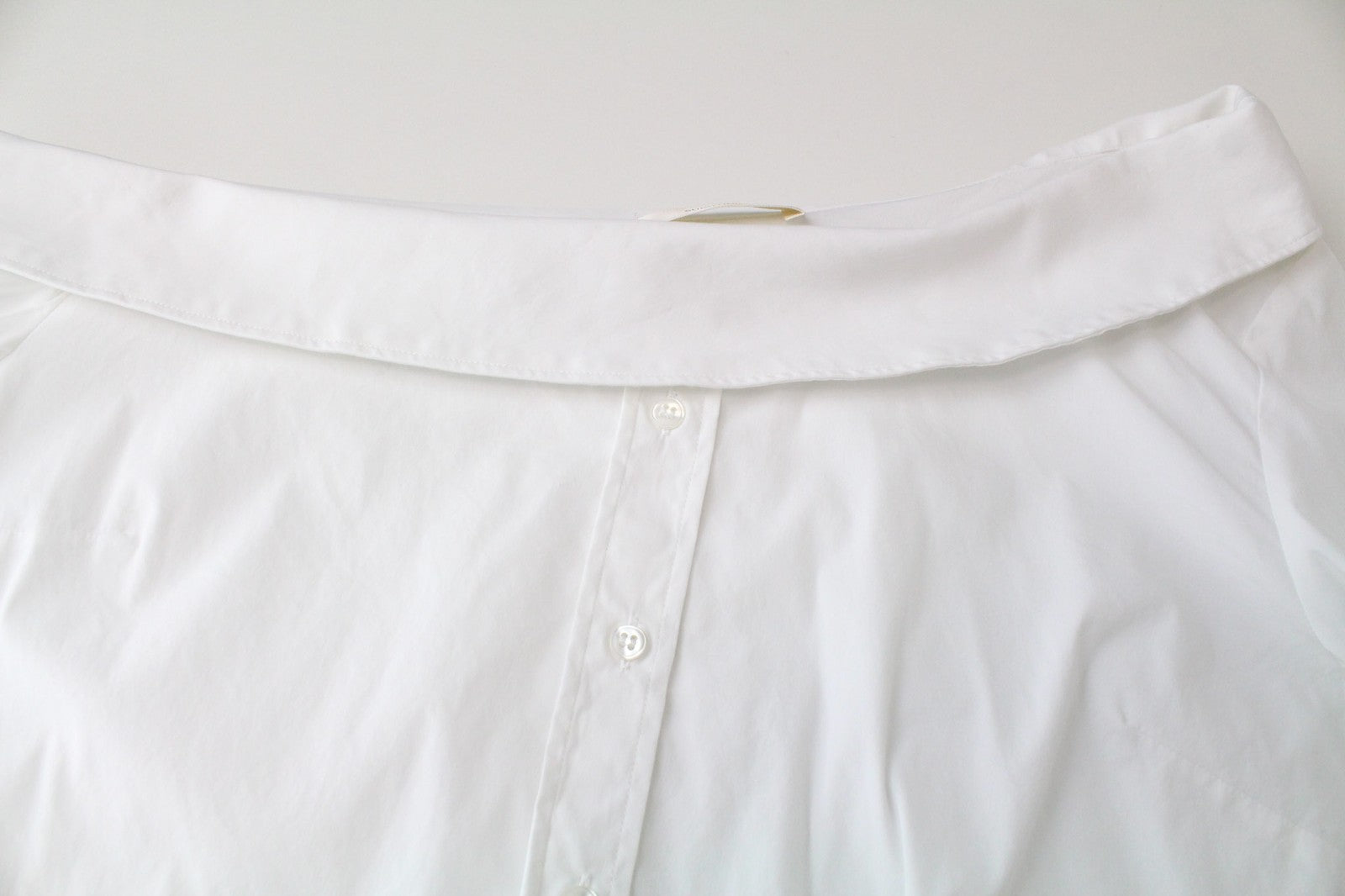 SUISTUDIO Bob moteriški marškinėliai, UK12, balti, tamprūs medvilniniai marškinėliai su atvirais pečiais, asimetrija 