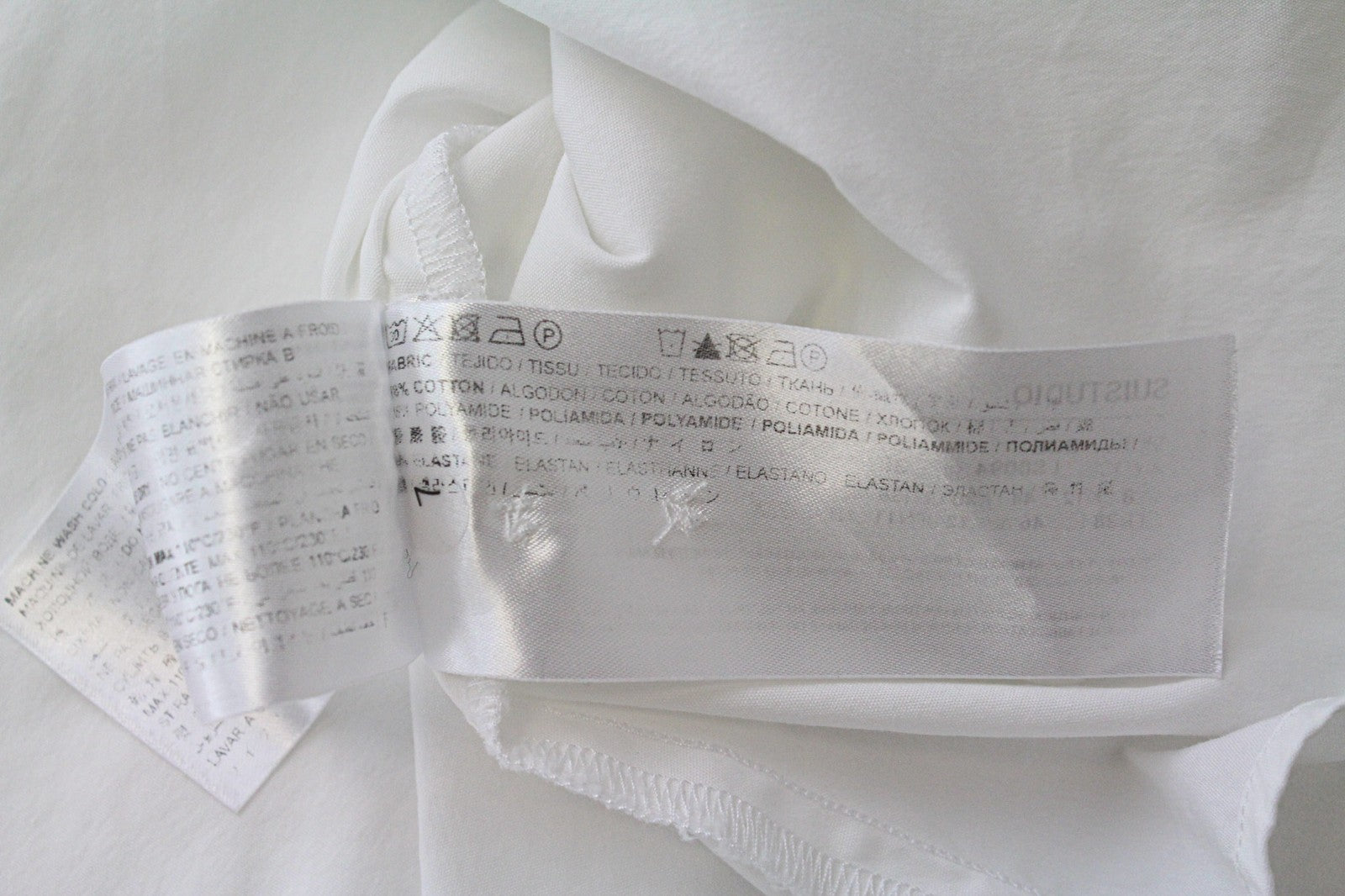 SUISTUDIO Bob moteriški marškinėliai, UK12, balti, tamprūs medvilniniai marškinėliai su atvirais pečiais, asimetrija 