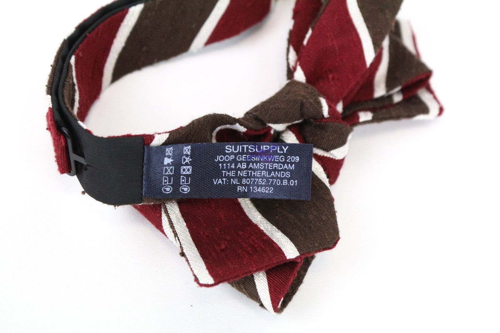 SUITSUPPLY vyriškas kaklaraištis ~93x7,4 cm raudonai rudas dryžuotas gryno šilko drugelio formos klasikinis kaklaraištis 