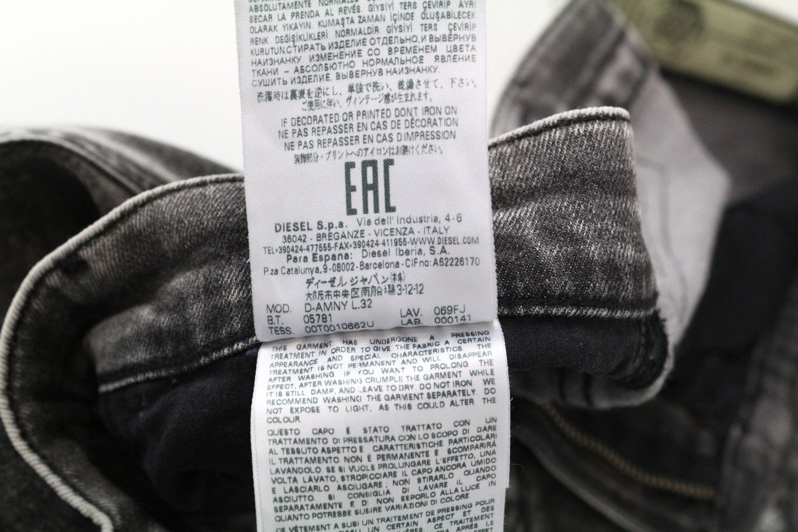 DIESEL D-Amny 069FJ vyriški džinsai W26/L32 vidutinio pilkumo, tamprūs, aptempti, su užtrauktuku berniukams 