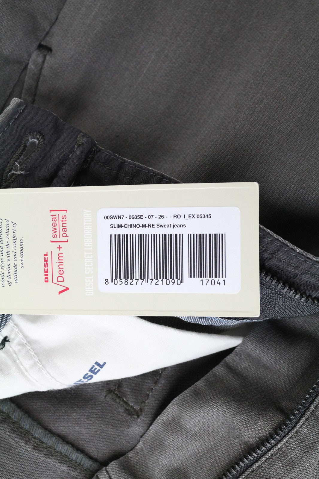 DIESEL Slim-Chino-M-NE 0685E vyriški W26 berniukiški pilki ploni tamprūs sportiniai marškinėliai su džinsiniu audiniu. 