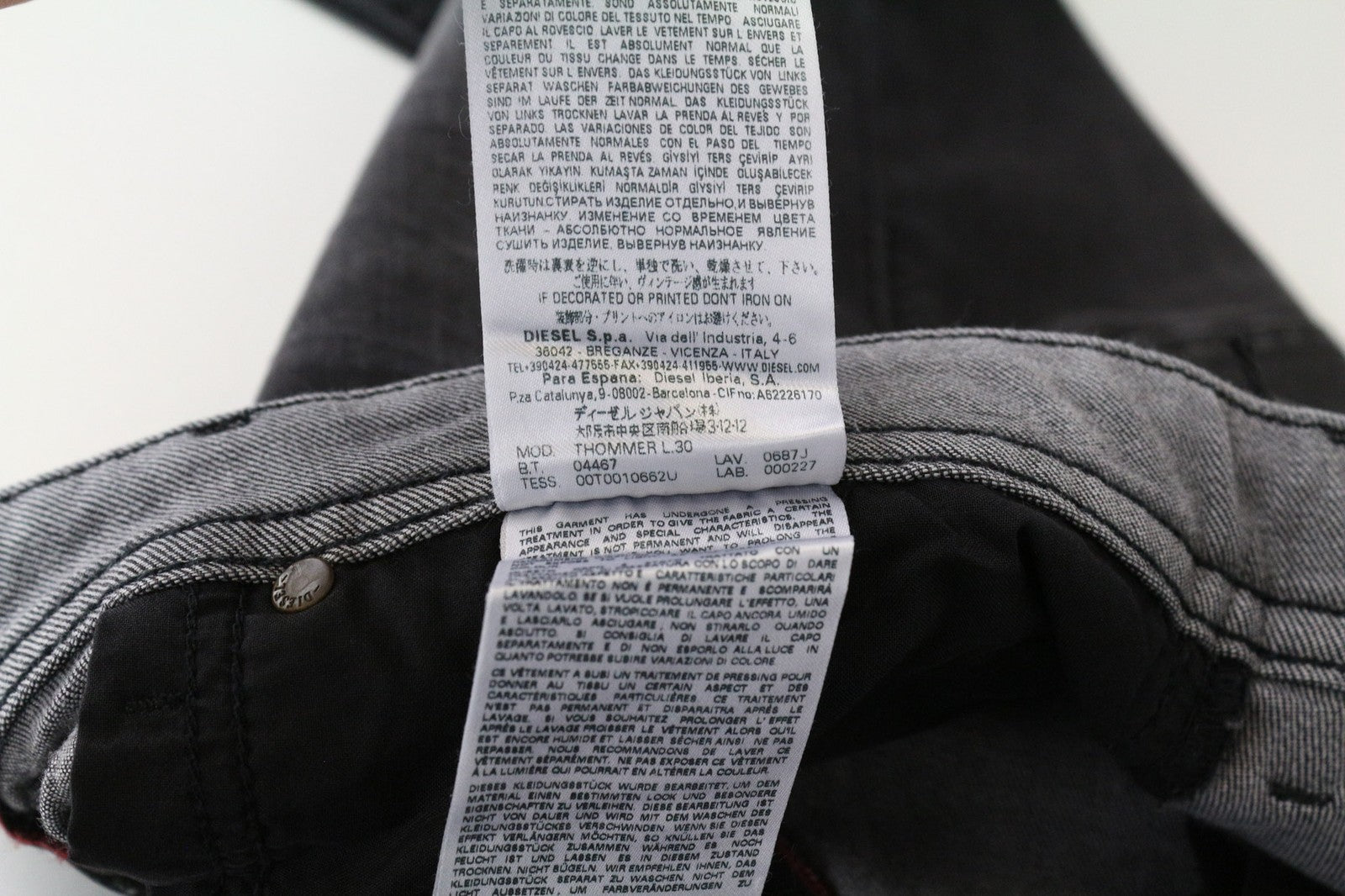 DIESEL Thommer 0687J vyriški W32/L30 pilki ploni-aptempti skalbtos medvilnės tamprūs džinsai