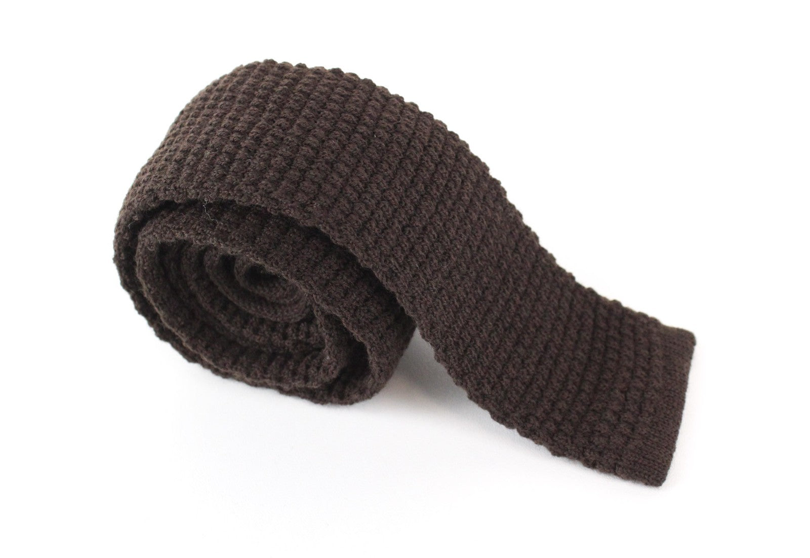 SUITSUPPLY vyriškas kaklaraištis ~150x8 cm tamsiai rudas grynos vilnos megztas kvadratiniais galais formalus