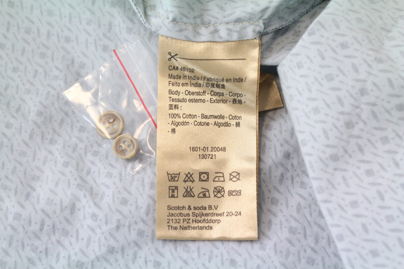 SCOTCH &amp; SODA Ams Couture vyriški L dydžio balti mėlyni grynos medvilnės klostuoti marškiniai V formos iškirpte