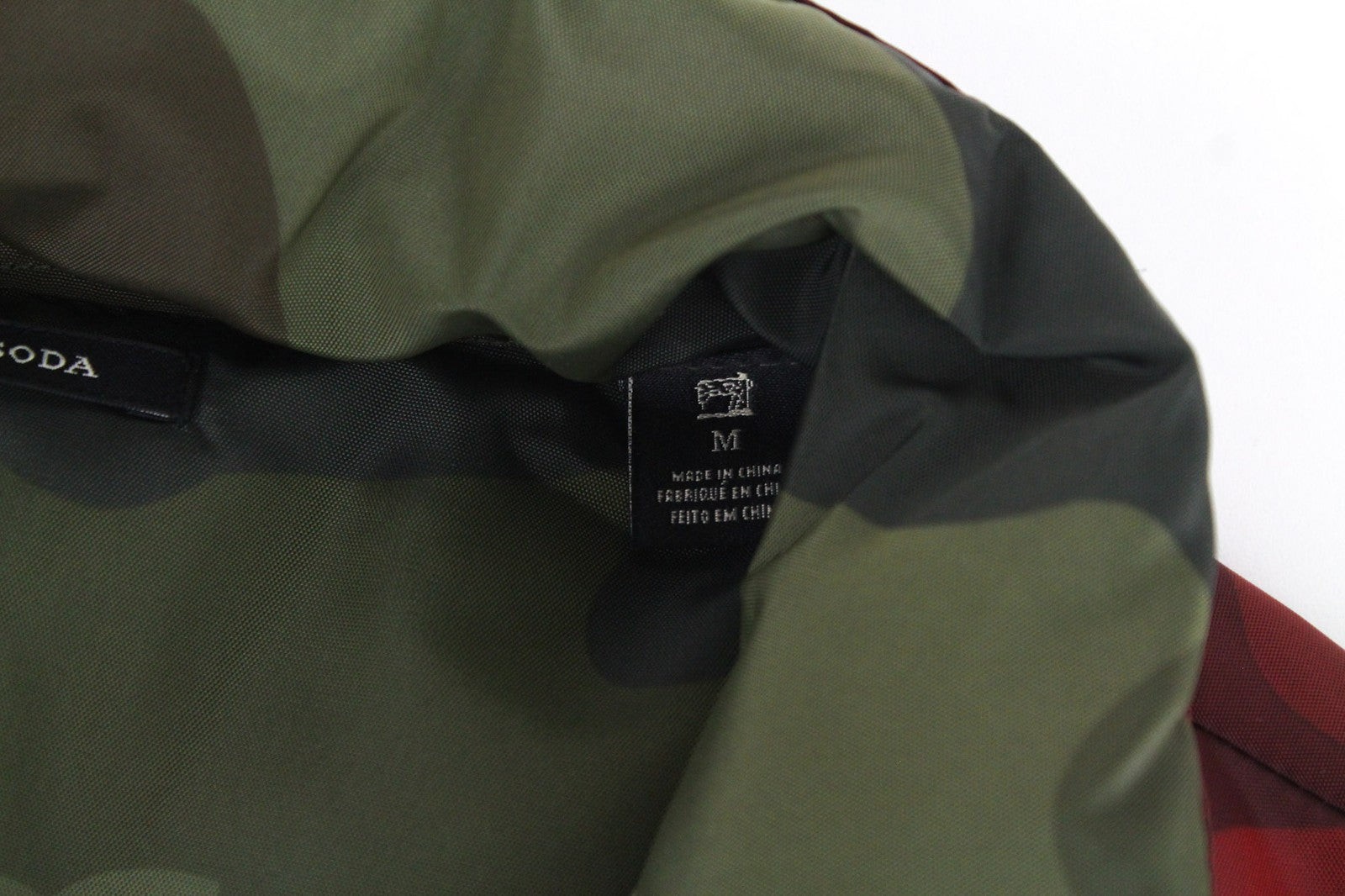 SCOTCH &amp; SODA vyriška raudona dygsniuota dvipusė klasikinio maskuojamojo rašto liemenė M 