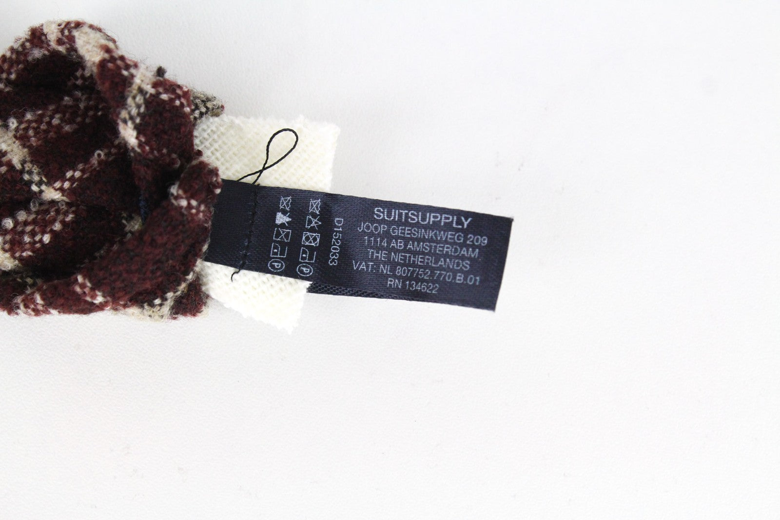 SUITSUPPLY vyriškas kaklaraištis ~150x8 cm vyno raudonumo megztas languotas vilnos mišinio kaklaraištis 