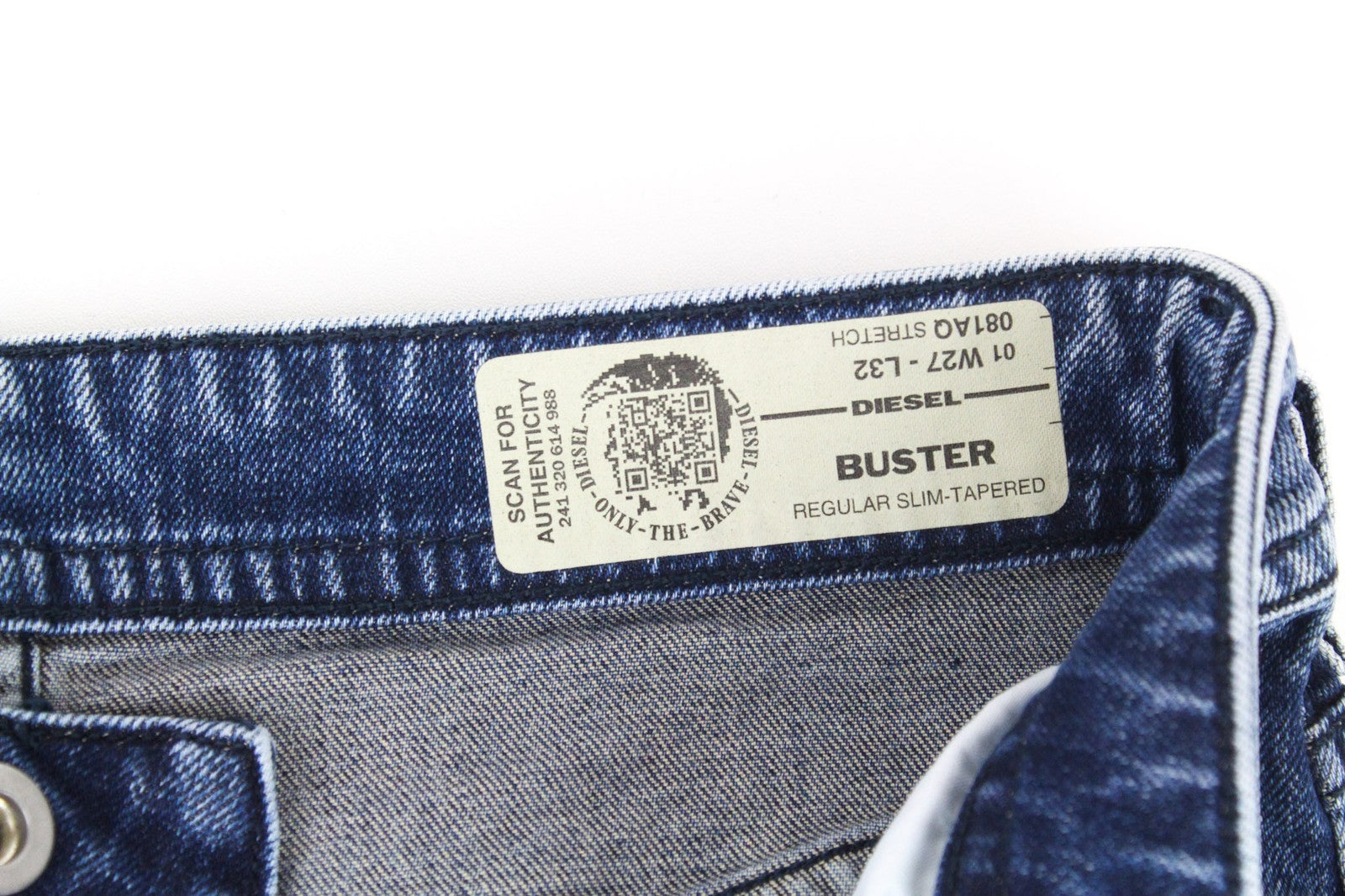 DIESEL Buster 081AQ vyriški džinsai W27/L32 mėlyni, ploni berniukiški, siaurėjantys, tamprūs, išsausėję. 