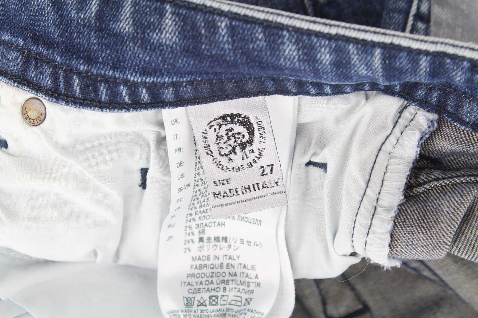 DIESEL Buster 081AQ vyriški džinsai W27/L32 mėlyni, ploni berniukiški, siaurėjantys, tamprūs, išsausėję. 