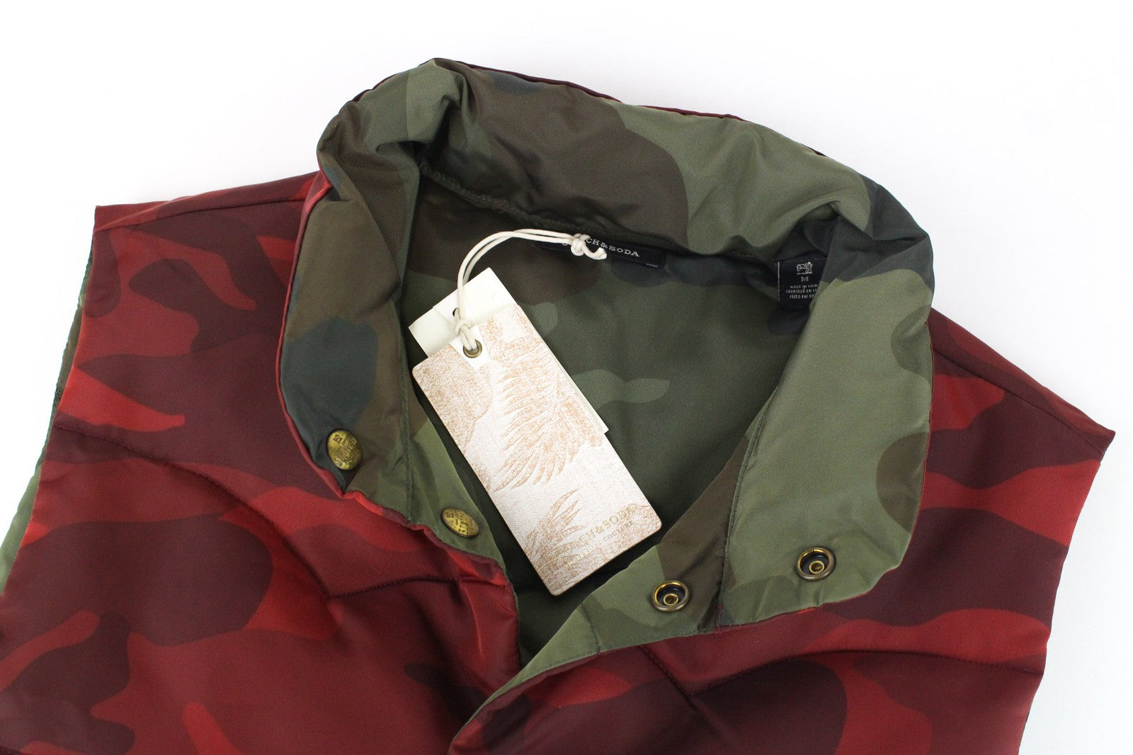 SCOTCH &amp; SODA vyriška liemenė M, raudona, dygsniuota, kamufliažinio rašto, su sagomis, aukšta apykakle 