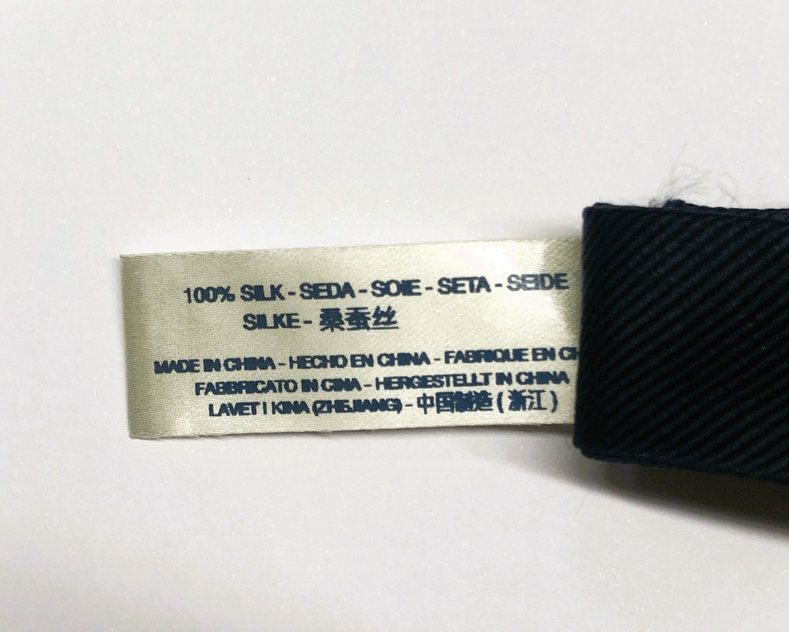 SUITSUPPLY vyriškas kaklaraištis 93x7,4 cm, jūrų mėlynumo, šilkinis kaspinėlis, užrišamas drugelio formos kaklaraištis 