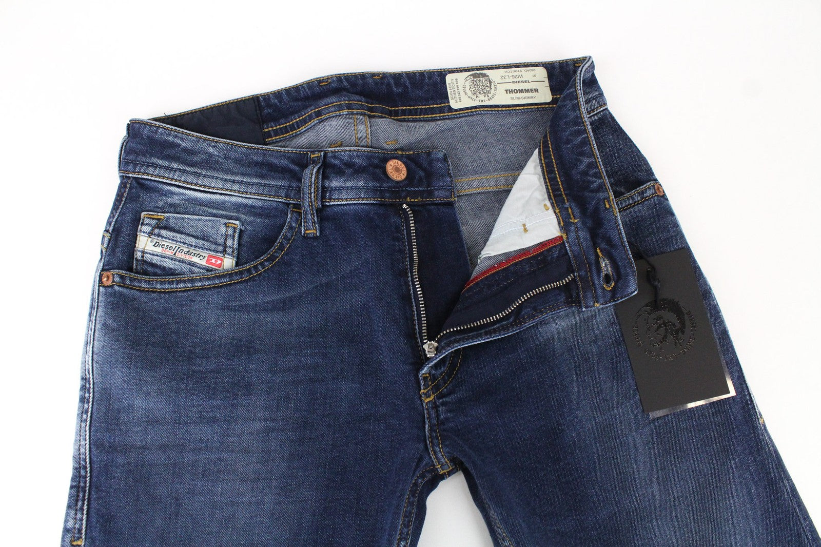 DIESEL Thommer 083AD vyriški W26/L32 tamsiai mėlyni ploni aptempti berniukiški džinsai su užtrauktuku 